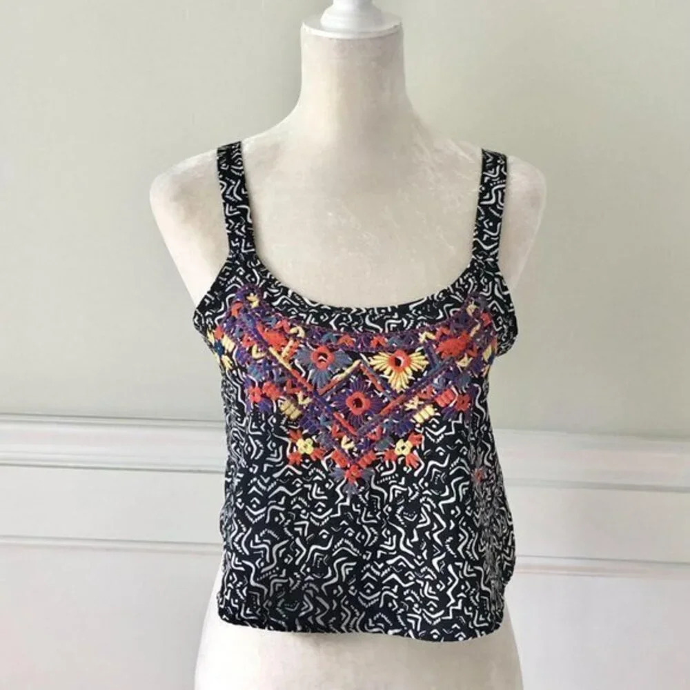 Xhilaration Boho Embroidered Crop Tank Top M
